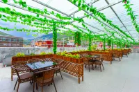 希朵ホテル（甘孜巴塘県政府）