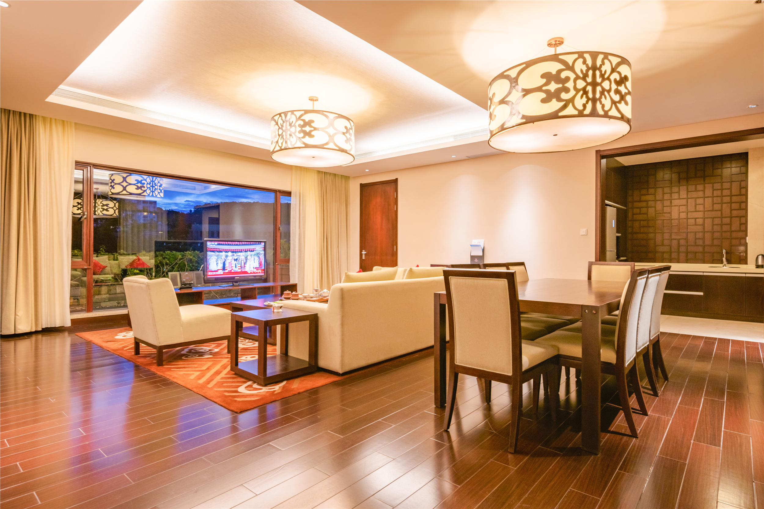 别墅露台泡池套房