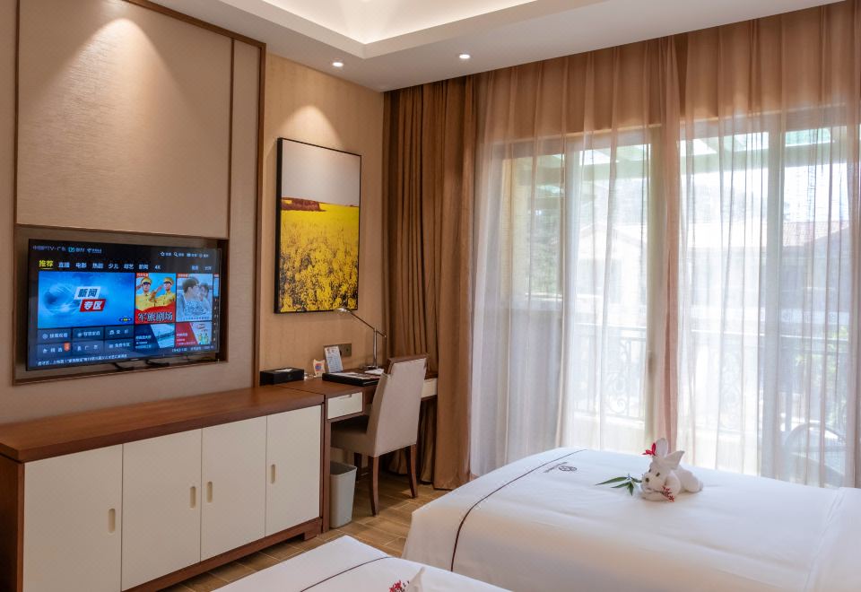 Yuetianxia Hot Spring HotelPanoramic Water Friendly Hot Spring Three Bedroom Villa