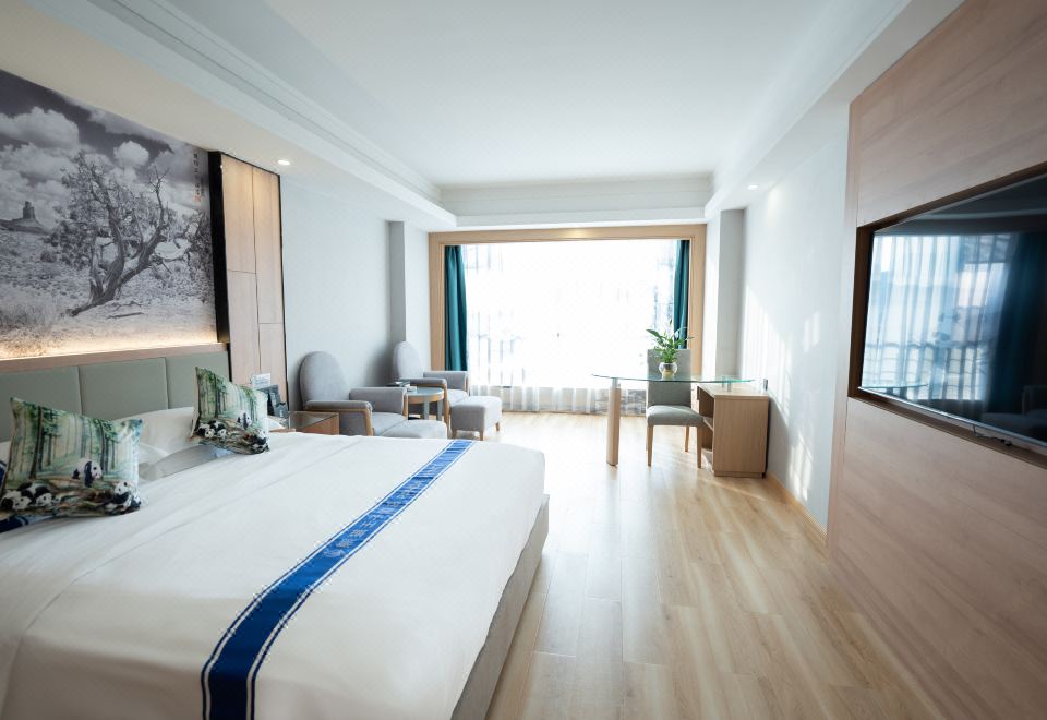 Panda Prince HotelGuanlan River-View Double Bed Room