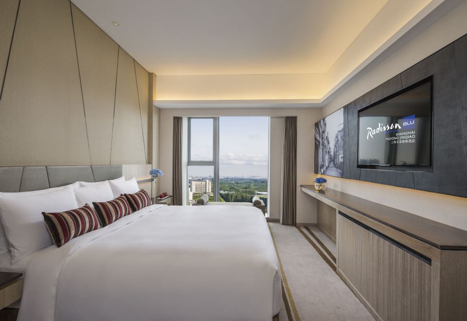Radisson Blu Shanghai Pudong JinqiaoExecutive Connecting Suite