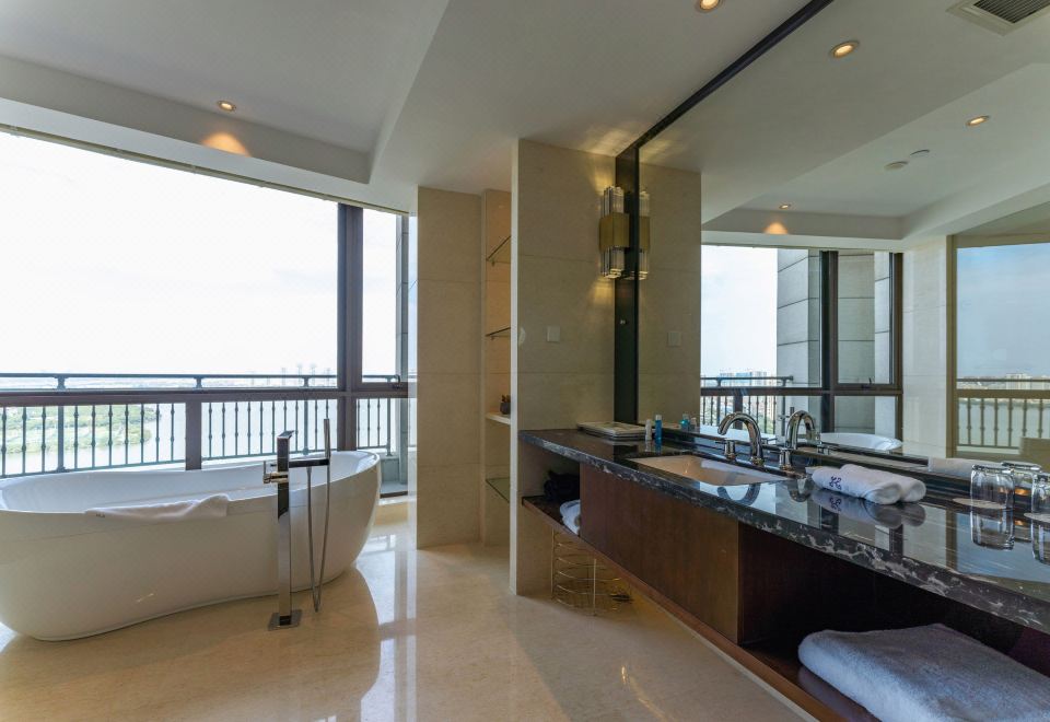 Executive Lake-view Suite