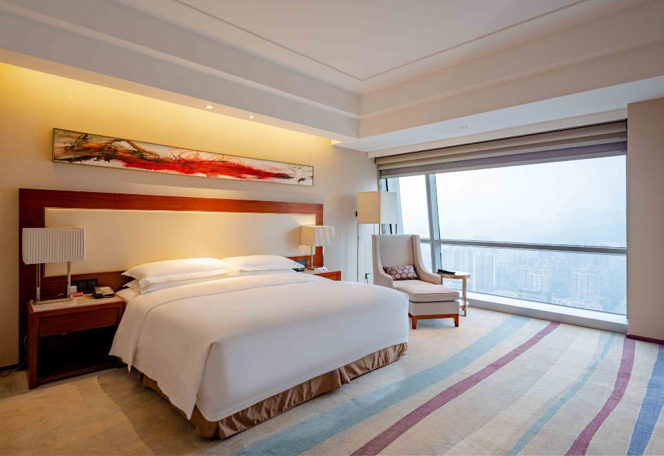 Crowne Plaza Wuxi Taihu King 1 Bdrm STE Living Area City View