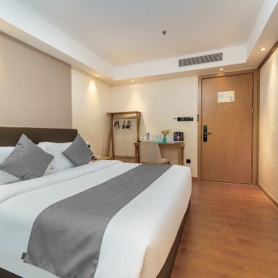 商務大床房【記憶枕+飯店公區自助洗衣房】 深圳凱諾雅飯店（寶安國際機場T3航廈固戍地鐵站店）優惠