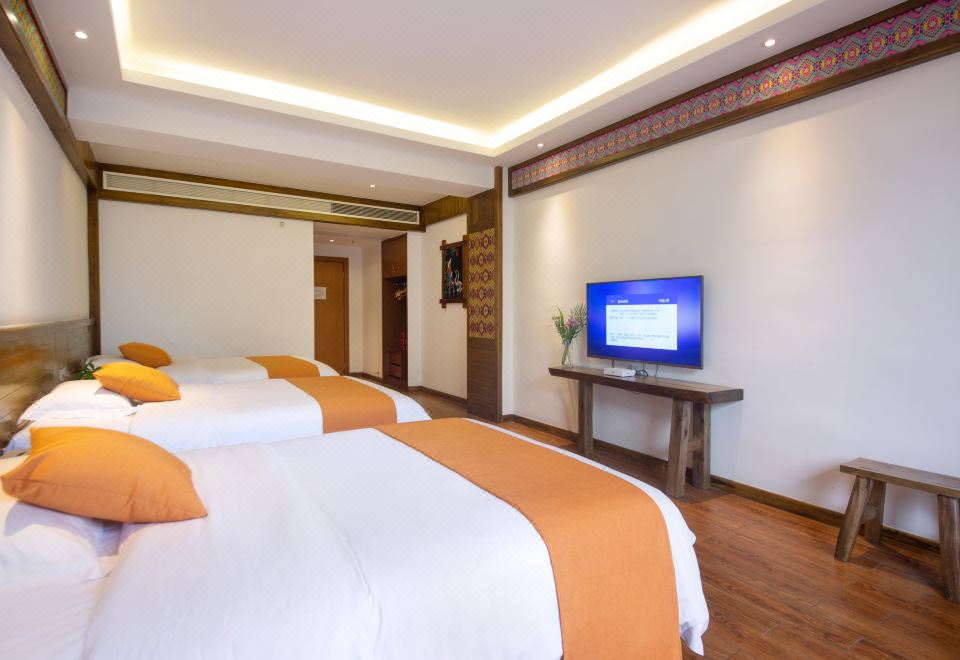 邀约对饮?欢朋三人间