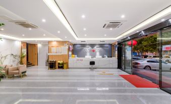 Junyi Hotel (Huaibin Mobile Building Store)