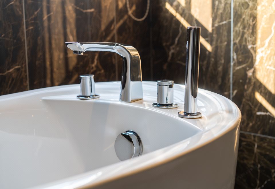 品質嚴選套房（城景+單人浴缸+小冰箱）