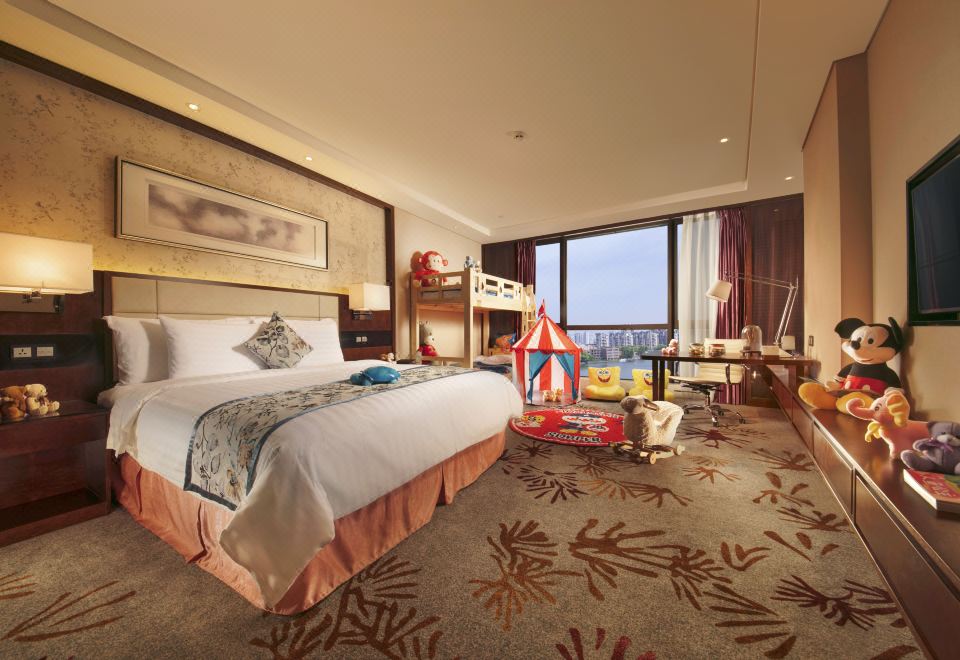 Executive Deluxe Family Friendly Family Room