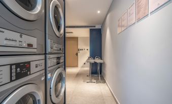 Yangzhou Street Geyuan Atour Hotel - Housity