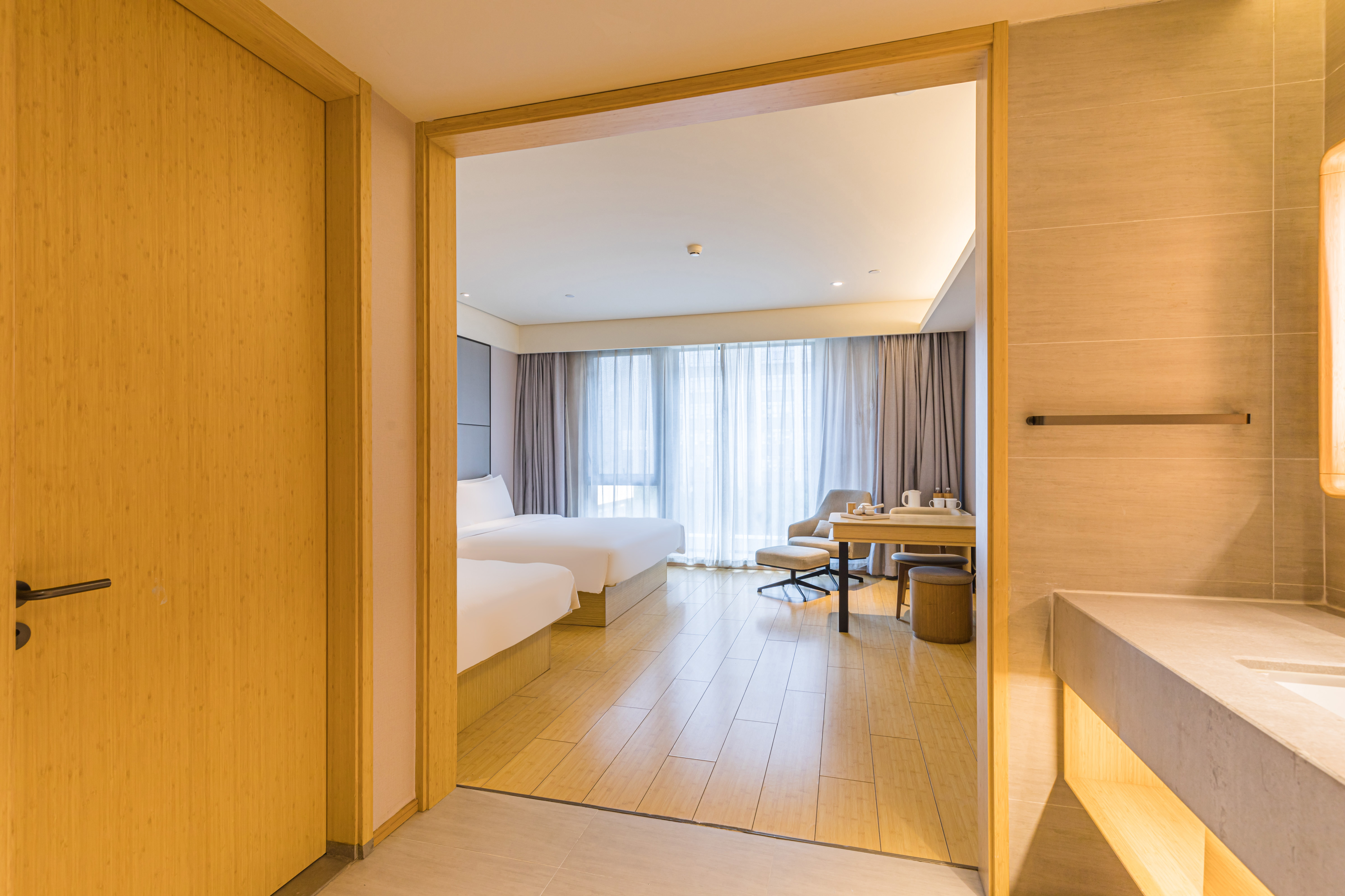 高级双床房（落地窗+小冰箱+mini茶海）