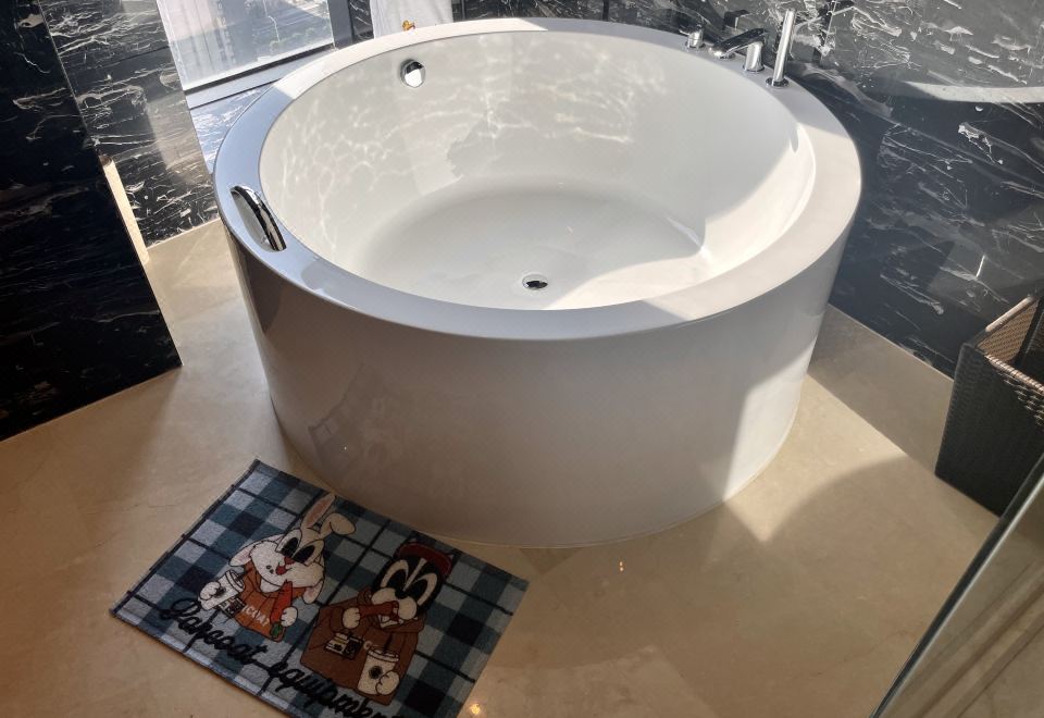 盼酷小黄鸭亲子主题至尊海湾全景套房