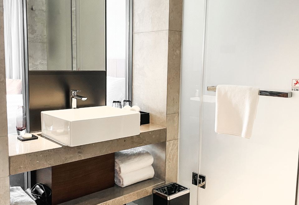 Long Island Golf & Private Resort HotelXiaofenglou Superior Double Bed Room