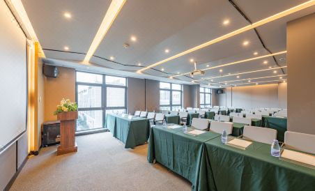 Atour Hotel Wanda Plaza Huishan Wuxi - Housity