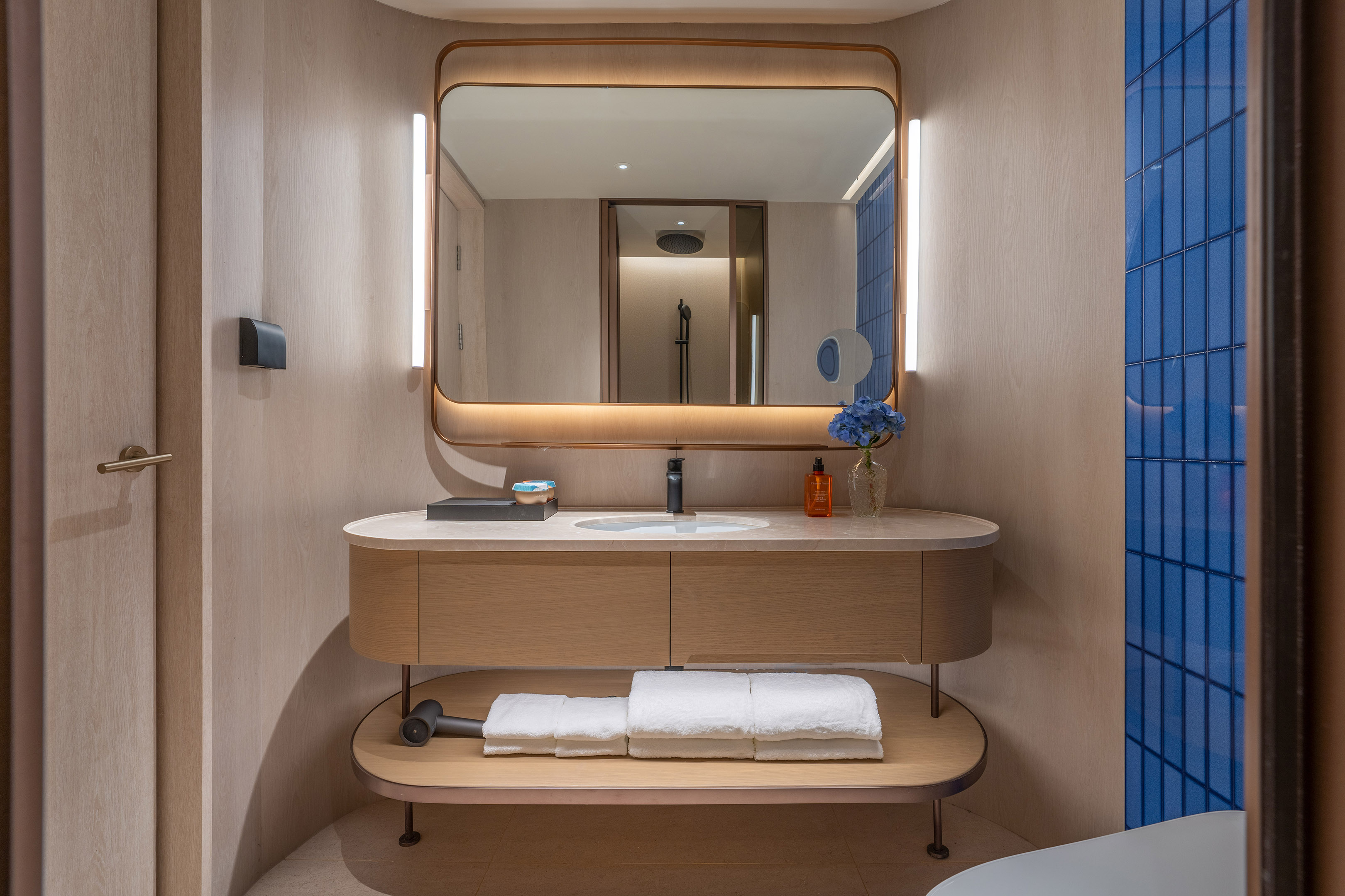 水晶大床房（全屋智能+手机投屏）