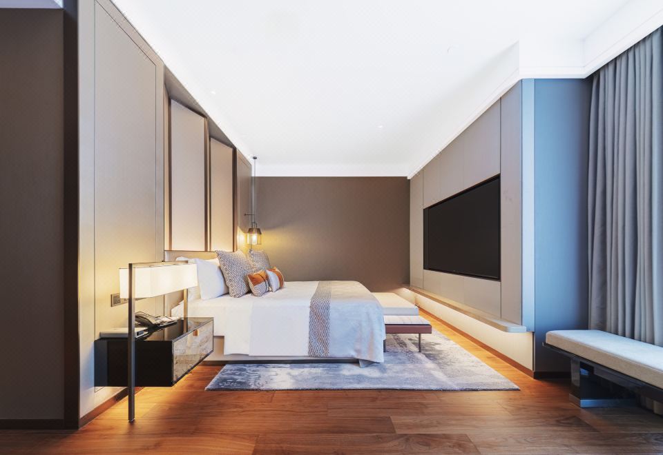 Executive Queen Room