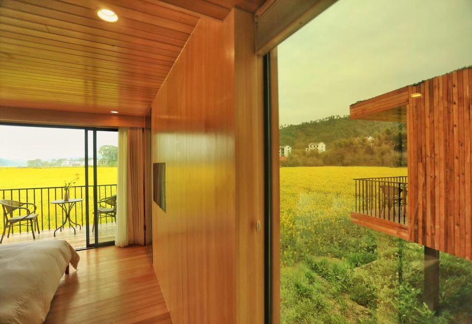 Mountain-View Beehive Cabin Double Bed Room No.1