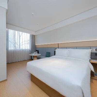 商務大床房（65寸投屏電視＋小冰箱） 全季酒店（北京燕莎三元東橋店）優惠