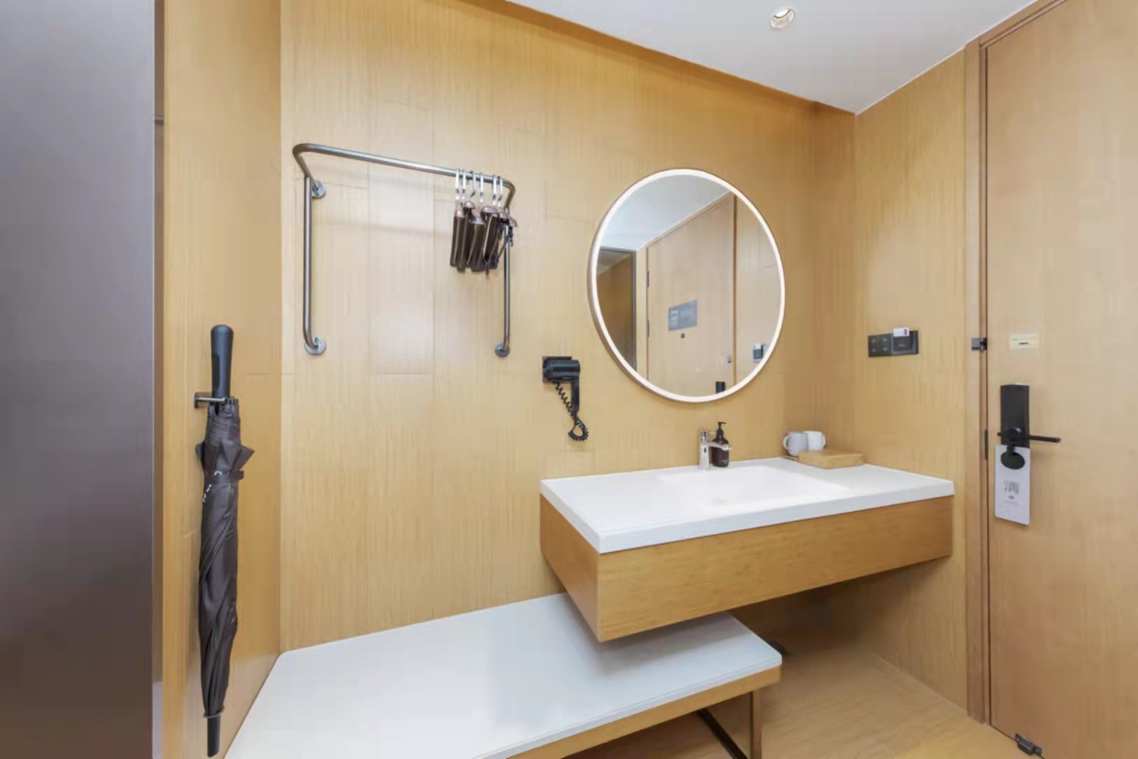 家庭房（65寸电视投屏+冰箱+智能客控+深睡床垫）