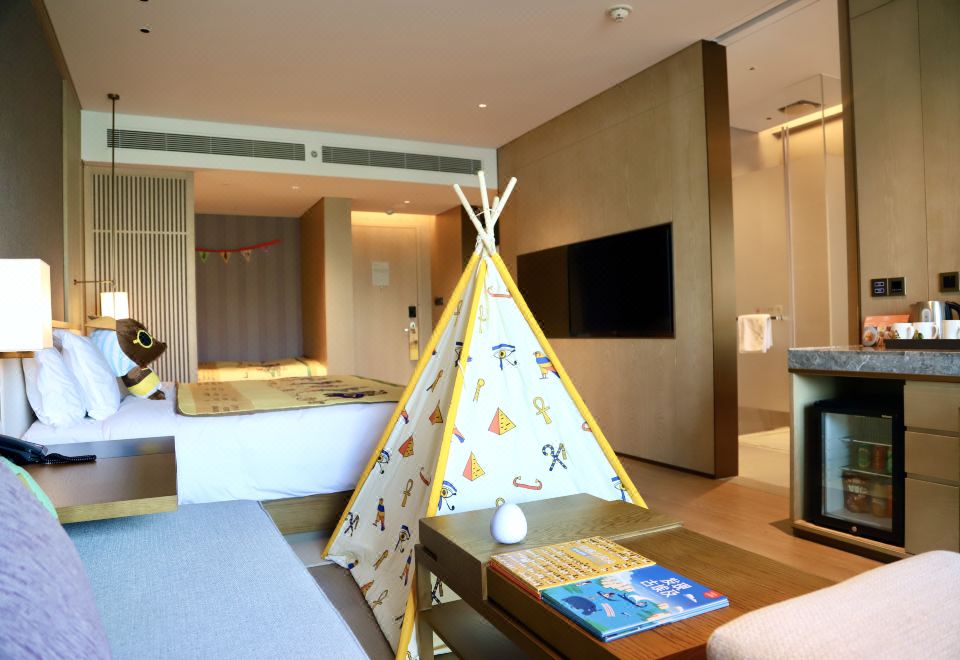 Crowne Plaza Zunhua Hot Spring TownEgyptian Deity Family Theme Room