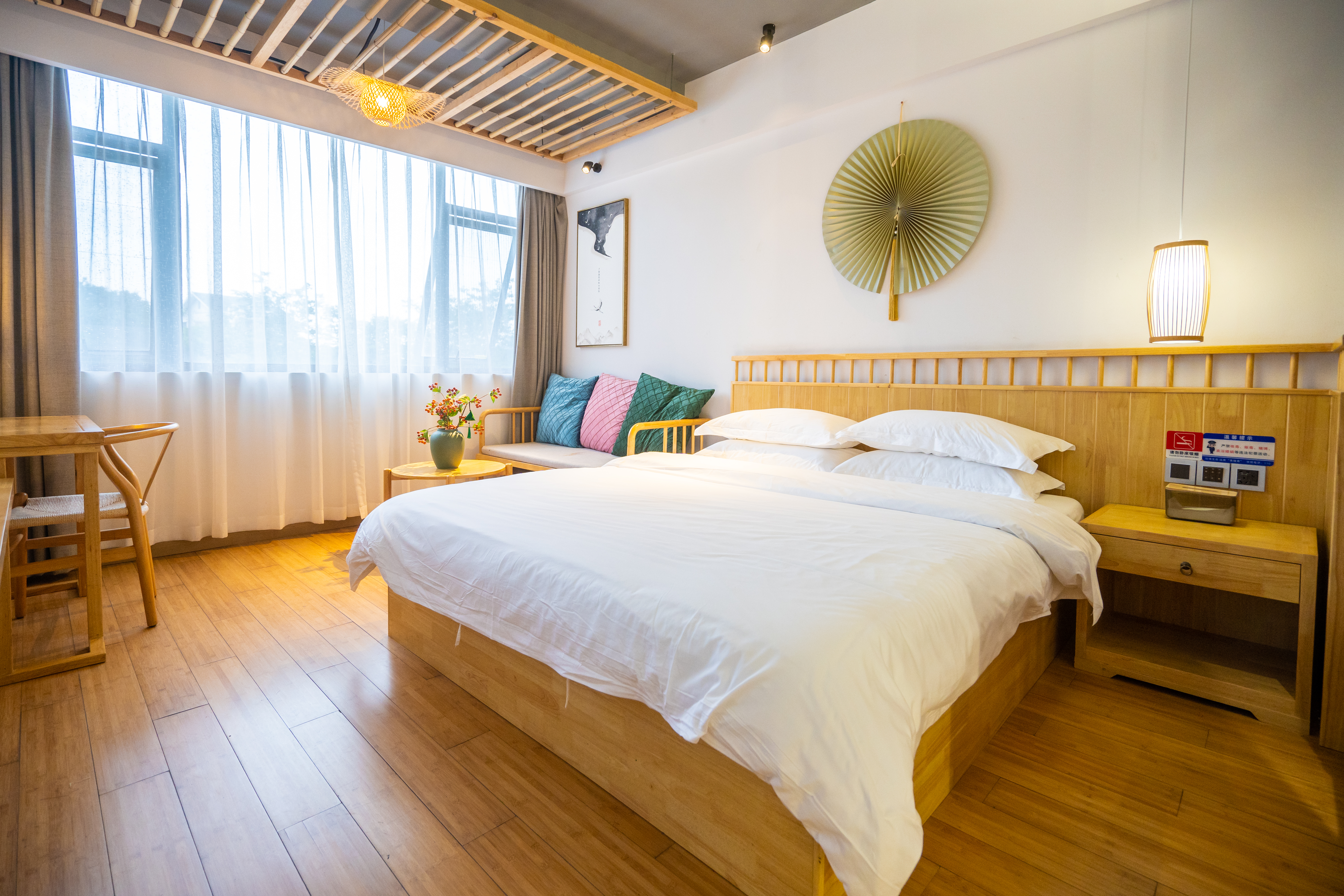 院景大床房（清池映景+温馨床品）