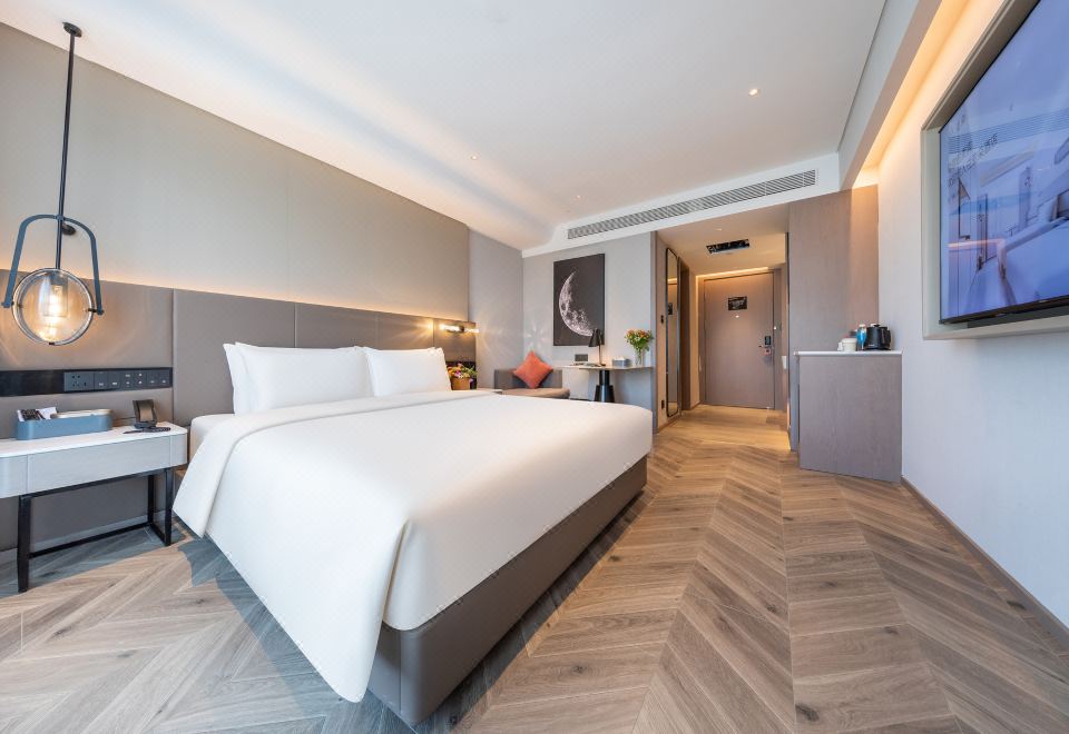 Atour S Hotel, Hisense Plaza, Qingdao Olympic Sailing CenterSuperior Double Bed Room (Mini Fridge + Leifen Hair Dryer + Screen Projection TV)