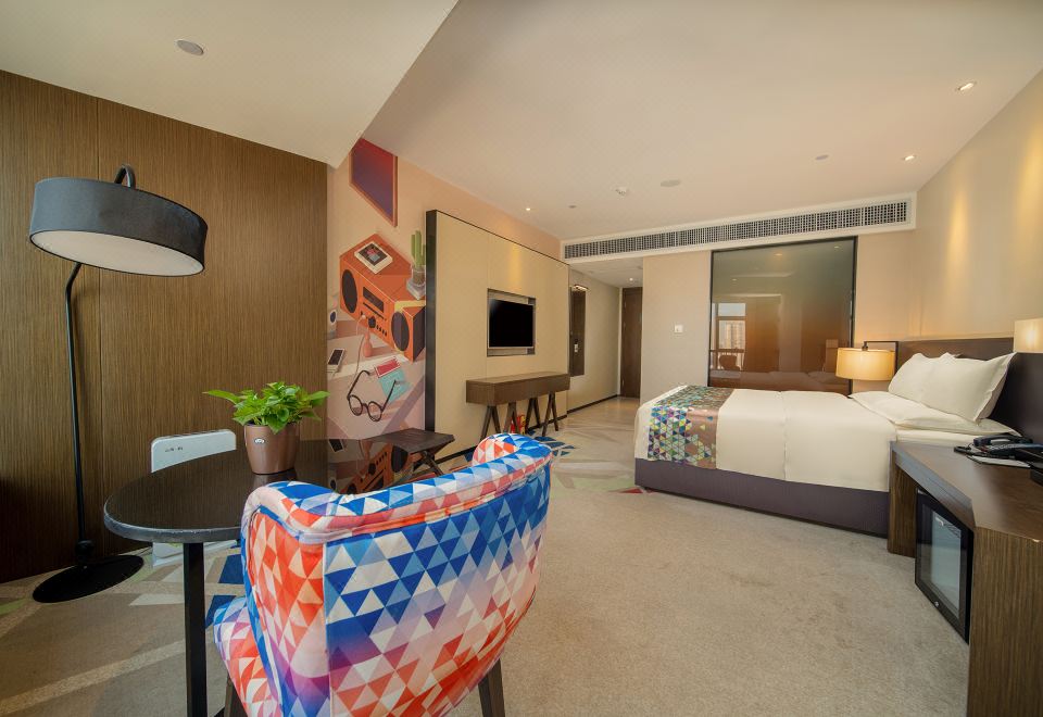 品質景觀大床房（180°正湖景+小冰箱+電動窗簾）