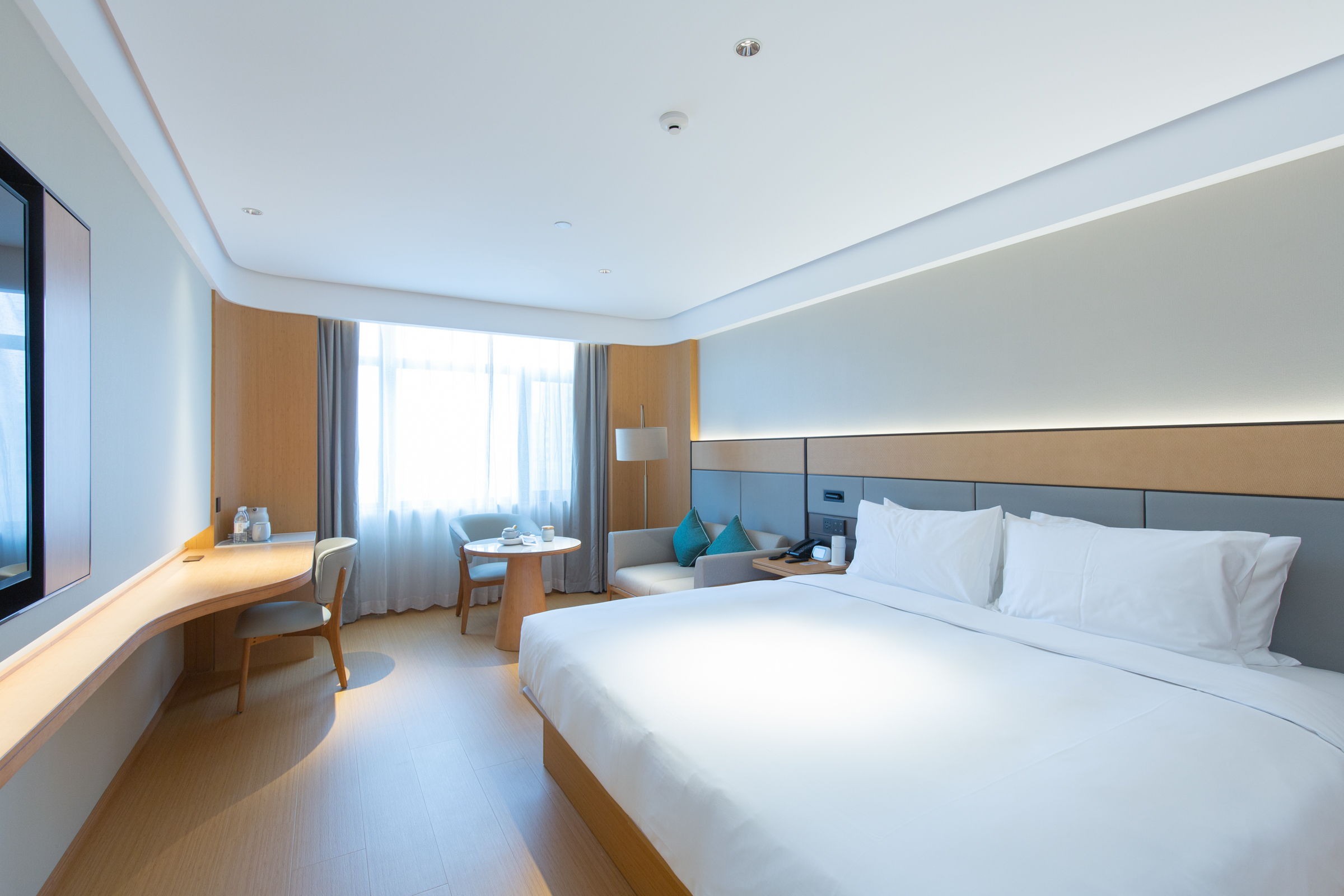 高级特大床房（超大床+投屏+冰箱+智能马桶）