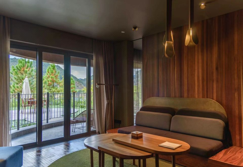 豪華湖景私家花園雙臥家庭套房