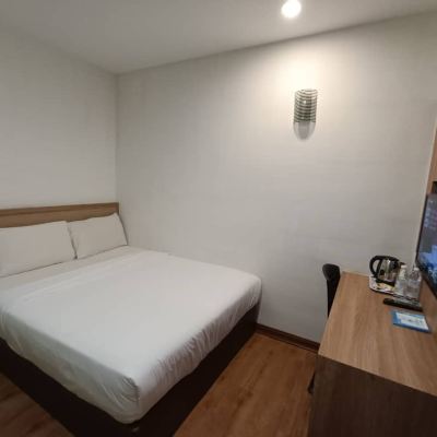 Suite Katil Queen Size Tanpa Tingkap Kupon Greencity Hotel