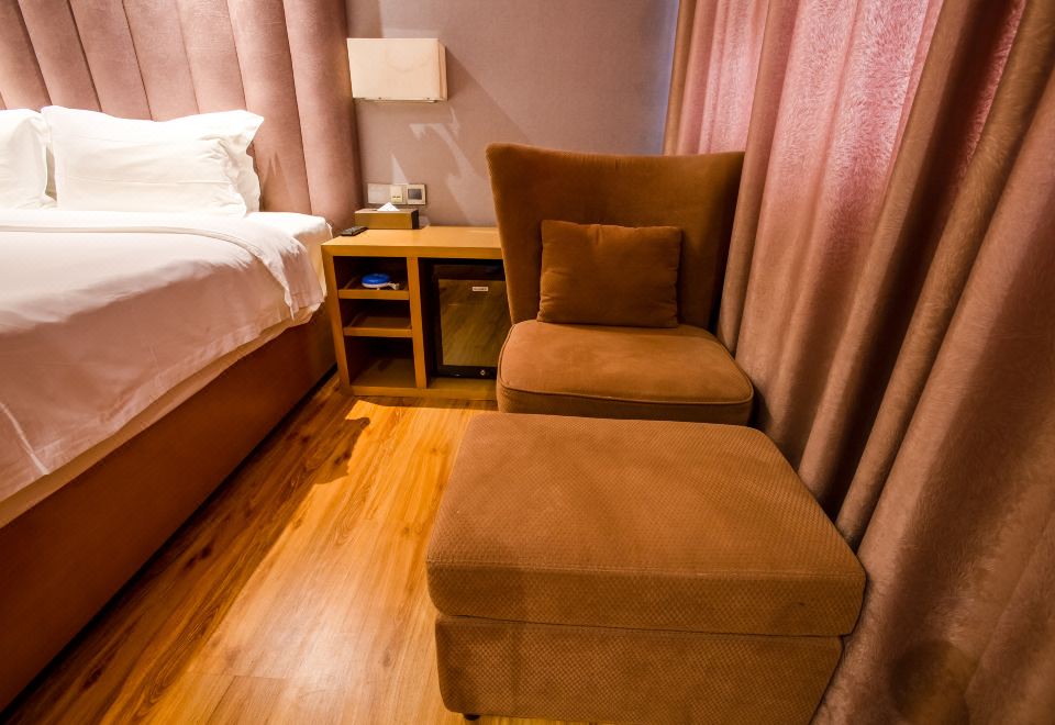 悅雅大床房（休閑辦公+智能音響+自動窗簾）