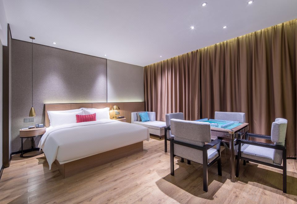 豪華大床房（安靜舒適+辦公桌椅+超大空間）