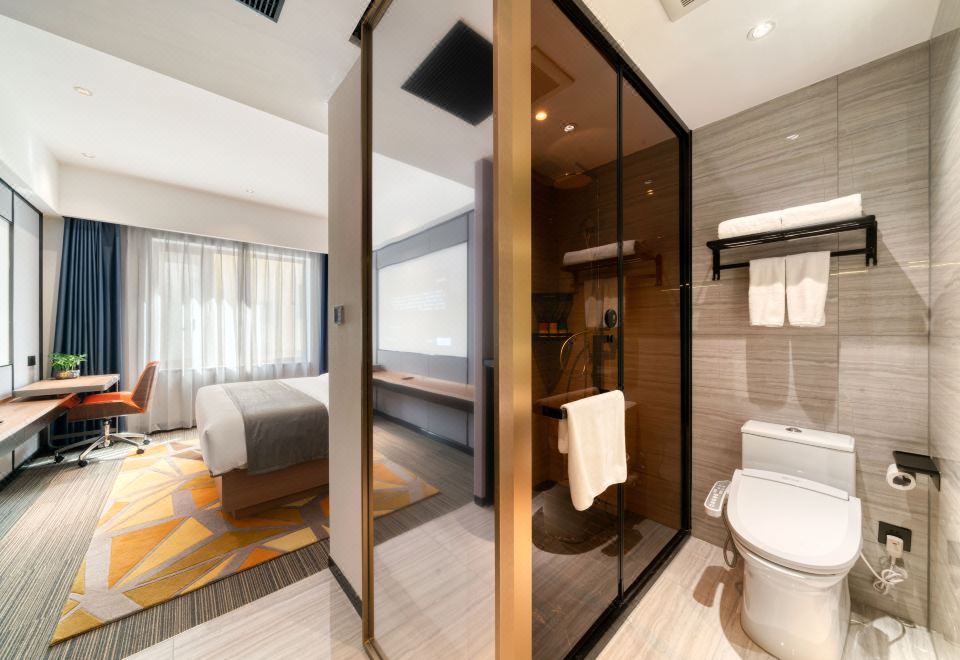 巨幕觀影靜謐大床房（極米百寸1080P投影+智能馬桶）