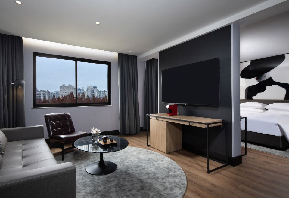 芮享家庭房（平铺梳化床+戴森吹风机+舒达床垫+高奢洗护）