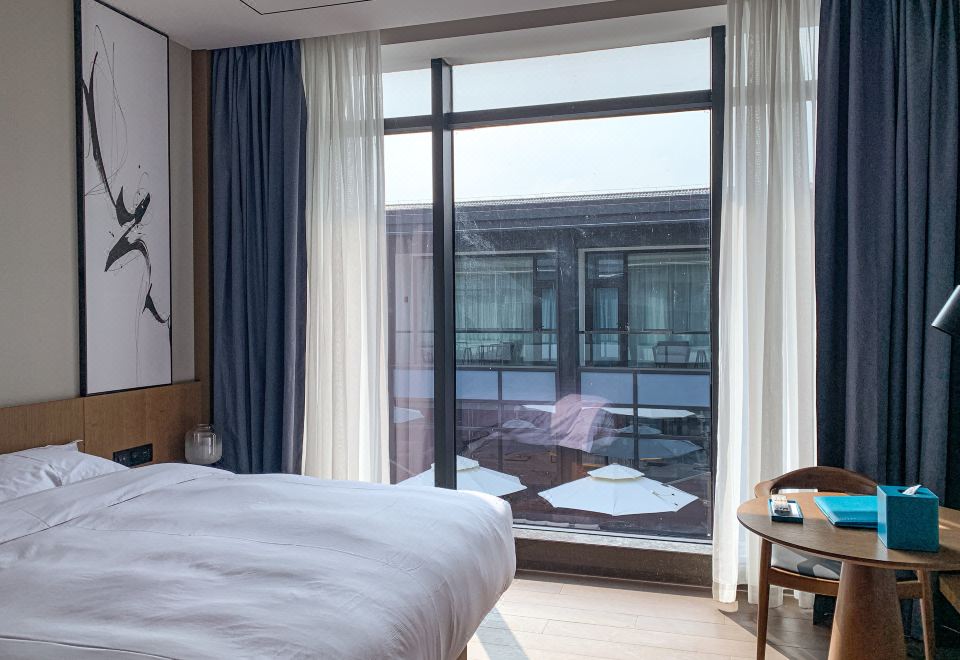 Courtyard by Marriott PinghuStandard King Room
