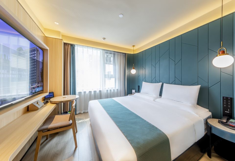 雅緻大床房（智能客控+65寸投屏電視）