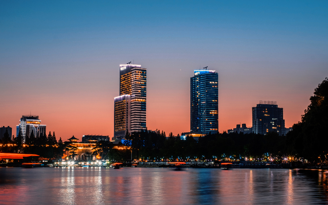 270°湖景日出超大套房·坐拥紫金山玄武湖·摩登金陵城