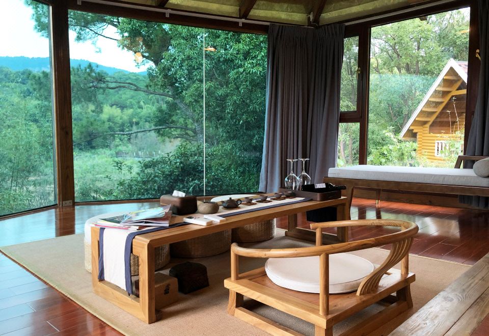 Deluxe Suite - With View (Balcony)