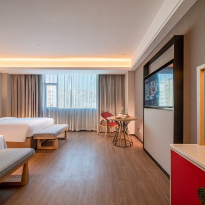 豪華雙床房（大空間+靜逸閒暇+一鍵投屏+網紅化妝鏡） 怡程飯店（梧州市政廣場店）優惠