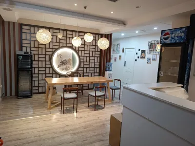 Zhonggulou  Youth Hostel (Xi'an Zhonglou Subway Station Huimin Street Branch) Отели в г. 