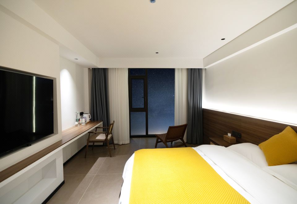 Queen Room With View