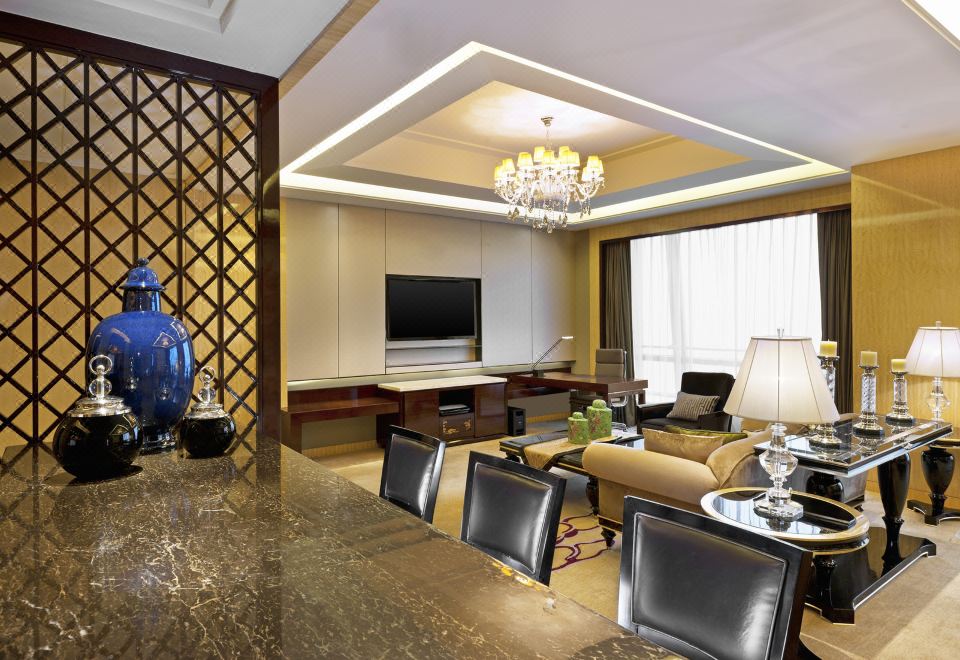 大使套房 「江影棲閣，月下天鏡碧波輕漾」