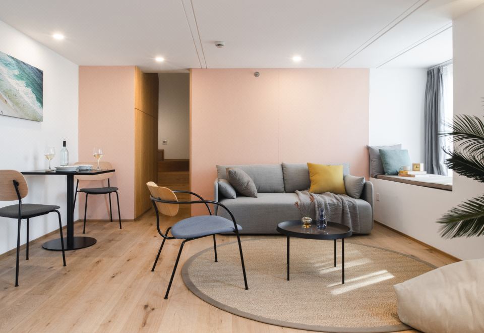 一居园景复式公寓