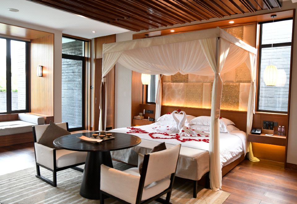 浪漫豪华泳池别墅大床房