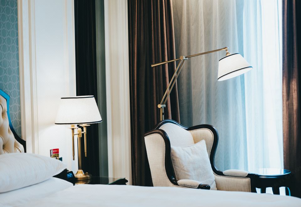 豪華大床房·博洛尼亞光韻『戴森吹風機』