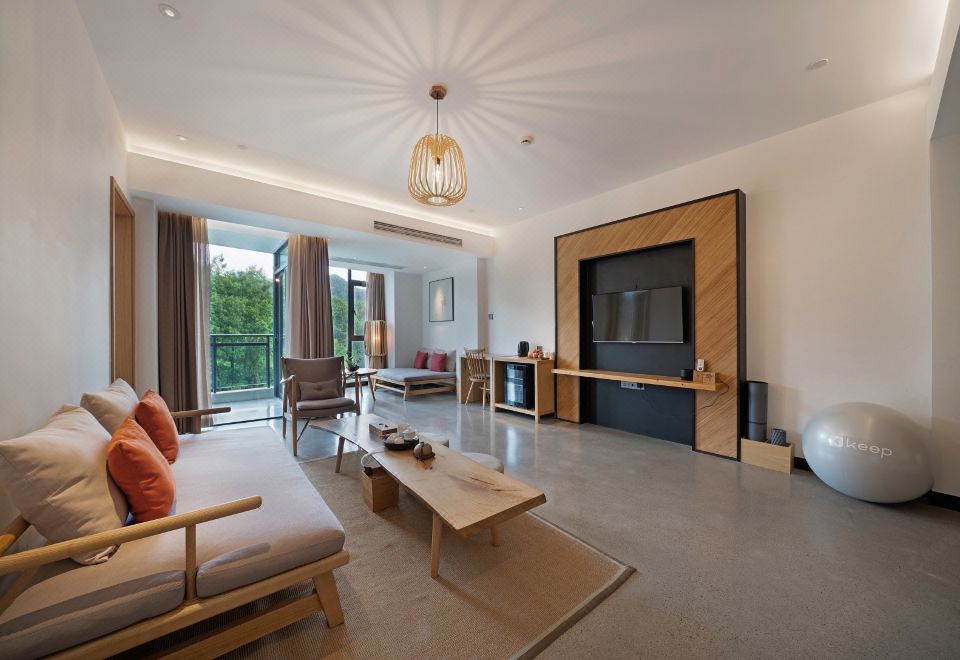 Jiulongwan ResortPremier Deluxe Suite - Mountain-View