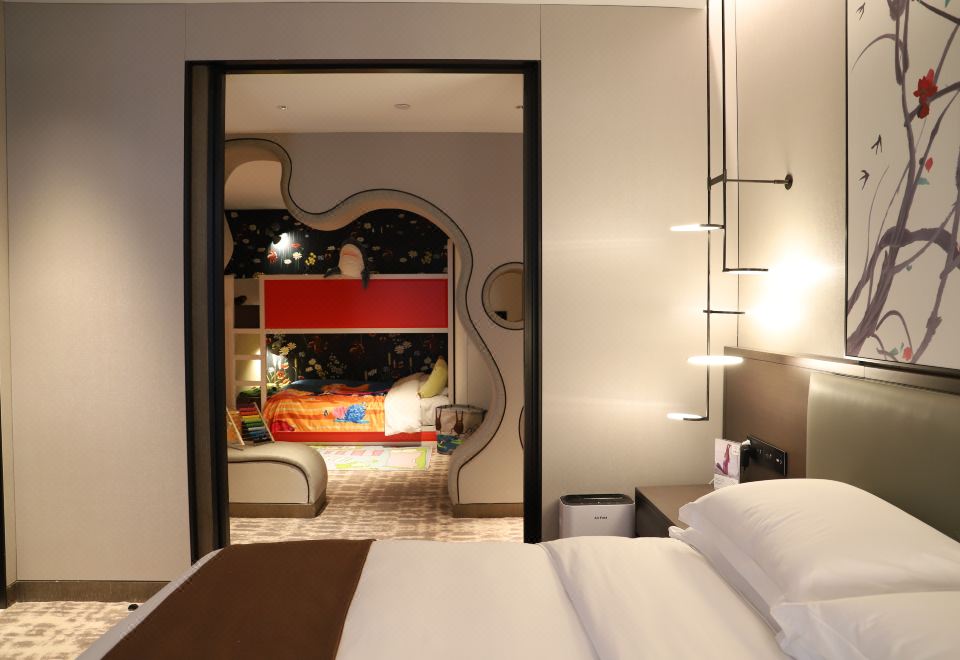 单卧套房 1张超大床和1张双层床 小童主题