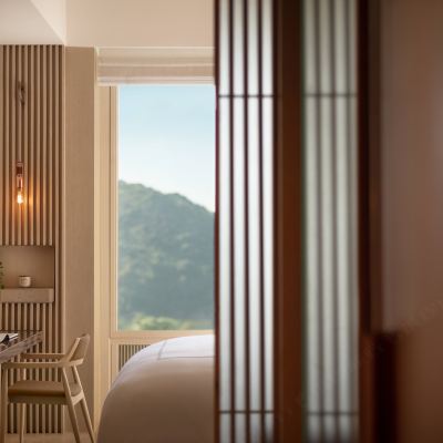 標準房 -  一張大床,城市綠洲景觀 香港銀樾美憬閣精選酒店優惠