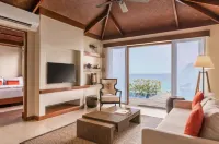 Crimson Resort and Spa Mactan