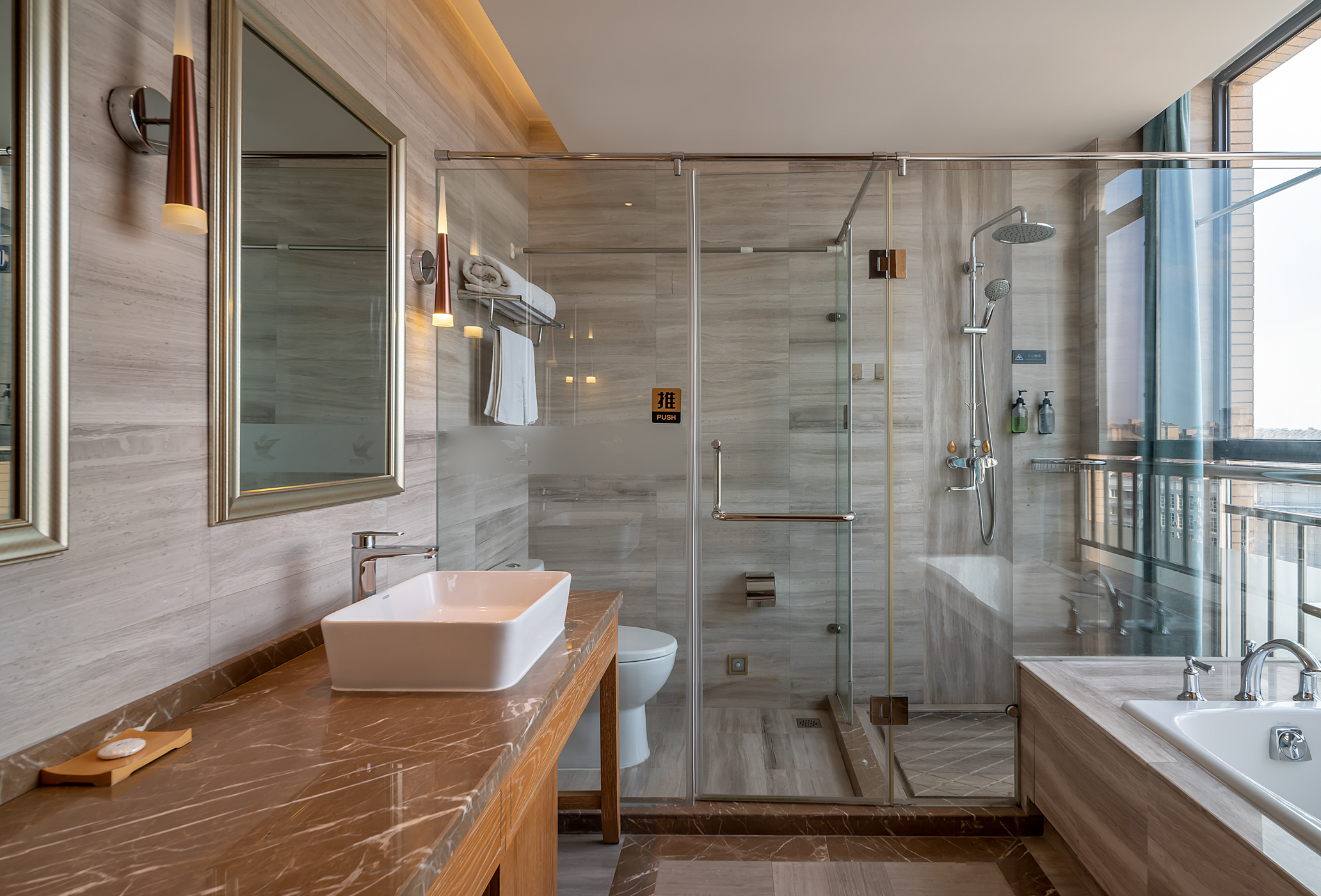 尊享舒睡豪华大床房 （浴缸+小冰箱）