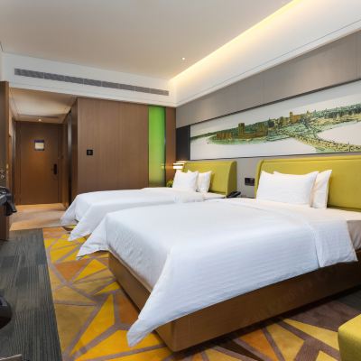 舒適雙床房（靜謐廊窗房） 青島城陽希爾頓歡朋飯店優惠